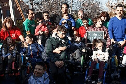 Cristiano Ronaldo rend visite à des enfants atteints de paralysie cérébrale après le match nul contre Borussia Dortmund (vidéo)