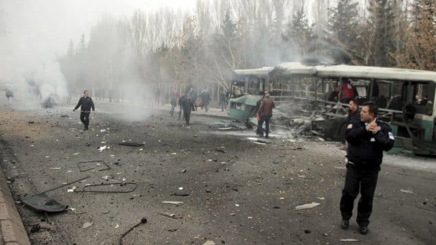 Turquie: 13 soldats tués et 48 blessés dans une attaque à la voiture piégée (vidéo)