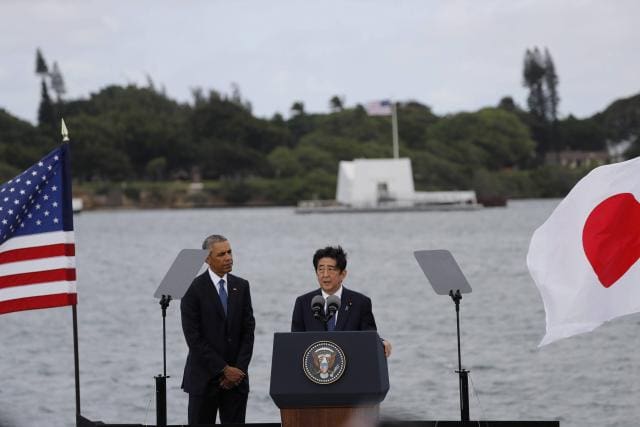 Historique:  Obama et Shinzo Abe rendent ensemble hommage aux victimes de Pearl Harbor