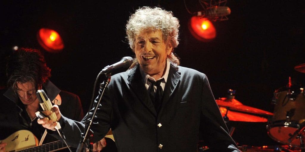 Prix Nobel de Littérature: Bob Dylan finit enfin par remercier l’Académie Suédoise