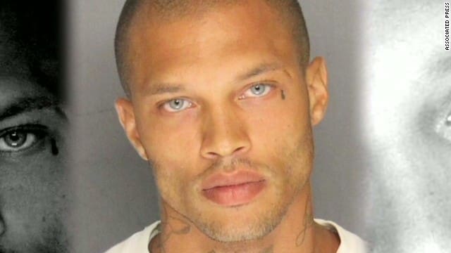 Jeremy Meeks  »le prisonnier le plus sexy du monde » roule aujourd’hui sur l’or (photos)