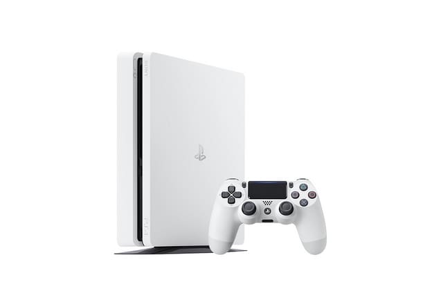 Sony : Lancement prochain d’une version  »slim blanche » de la PS4 (vidéo)