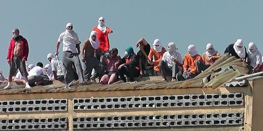 Brésil:Une mutinerie sanglante fait plus de 60 morts dans une prison de Manaus