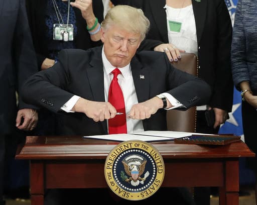 Donald Trump s’attaque aux journalistes accusés d’avoir menti sur le nombre de personnes ayant assisté à son investiture