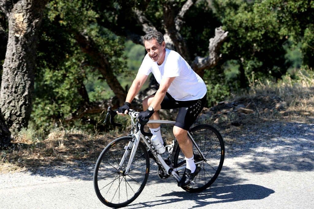 Nicolas Sarkozy arrêté par la police à Saint Tropez alors qu’il était à vélo