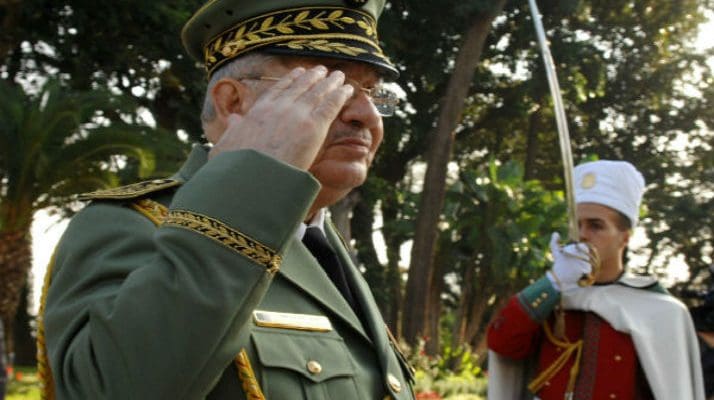 Algérie: le général Gaid Salah « se verrait bien en successeur de Bouteflika »