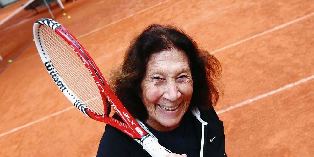 France: Elle a 95 ans, joue au tennis et dispute des compétitions(photos)