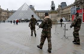 L’agresseur des militaires du Louvre serait un égyptien entré légalement en France