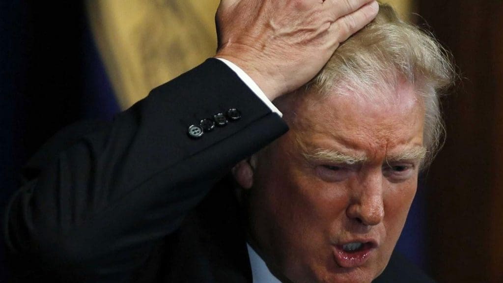 Voici pourquoi la chevelure de Donald Trump est jaune poussin…