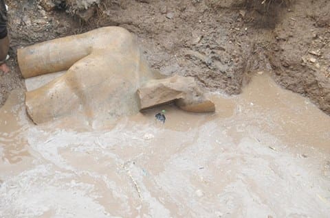 Découverte en Egypte de deux statues présentées comme celle de pharaons (photos)