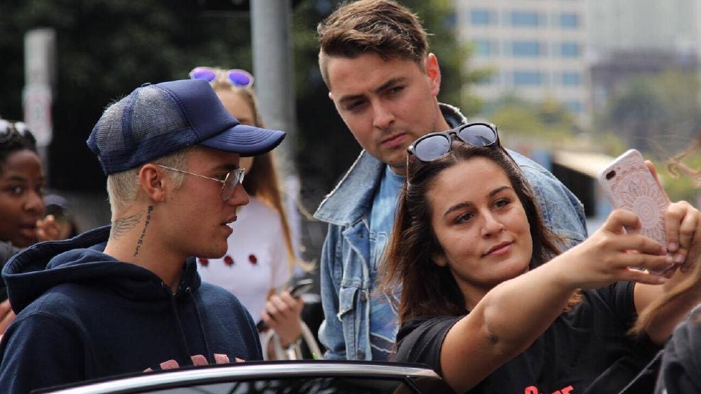 Justin Bieber à une fan:  » Regarde-toi…tu me dégoûtes »  (vidéo)
