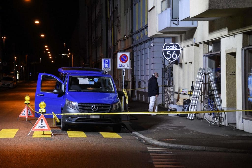 Suisse: Deux hommes ouvrent le feu dans un café à Bale, faisant deux morts et blessé grave