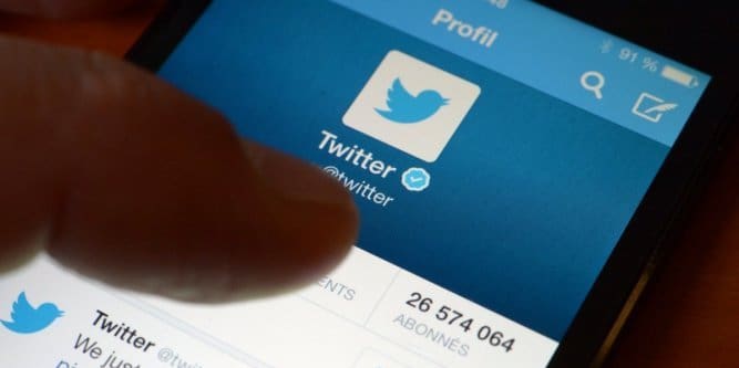 Twitter: Un homme inculpé pour avoir causé une crise d’épilepsie à un journaliste via un tweet