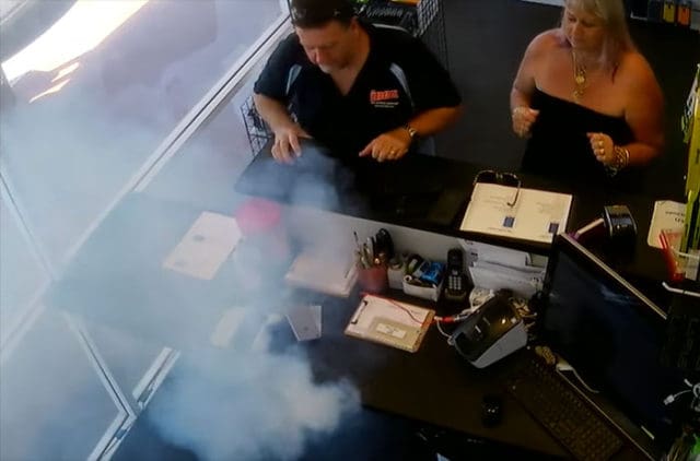 Apple: Explosion d’un Iphone 6 plus dans une boutique (vidéo)