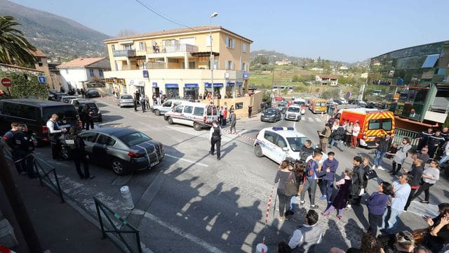 Fusillade dans un lycée en France: huit blessés légers