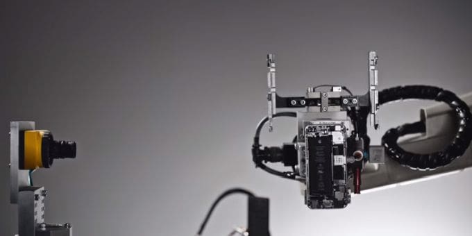 Liam, le robot intelligent capable de recycler un iphone en à peine cinq minutes entre en service (vidéo)