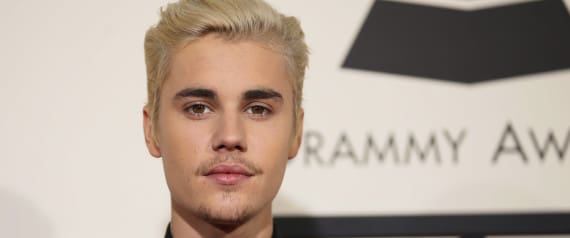 Un quadragénaire qui se faisait passer pour Justin Bieber, inculpé pour 900 actes de pédophilie