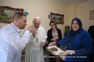 Italie: une famille marocaine parmi trois autres ayant reçu la visite du Pape ce samedi à Milan