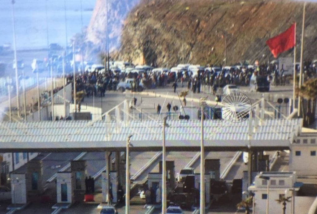 Sebta: malgré la fermeture à partir de ce lundi du couloir réservé aux porteurs de marchandise de contrebande, ces derniers espèrent toujours entrer