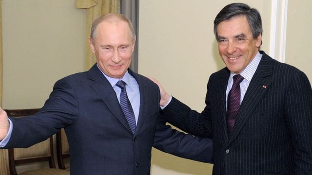 Le Kremlin vole au secours de François Fillon et qualifie de  »fausses » les information du Canard Enchainé