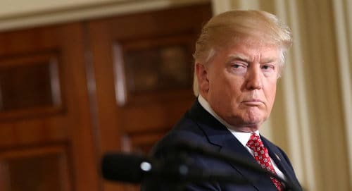 Donald Trump a bombardé la Syrie autour d’une part de gâteau au chocolat (vidéo)
