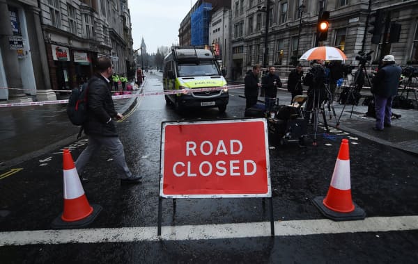 Londres: Un raid antiterroriste a permis l’arrestation de quatre personnes et a blessé une femme