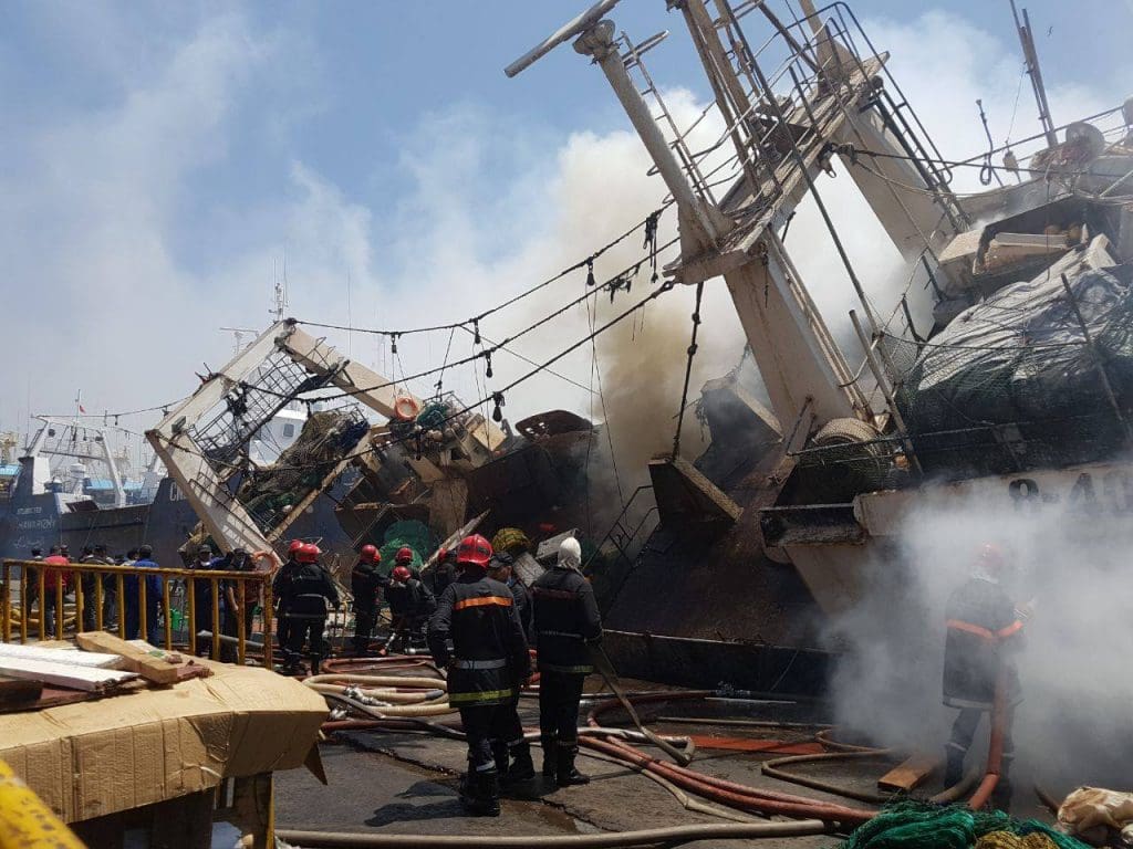Agadir: Un bateau prend feu au port