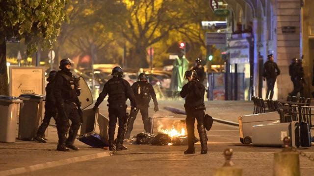 Présidentielle française: près de 30 personnes en garde à vue après des manifestations