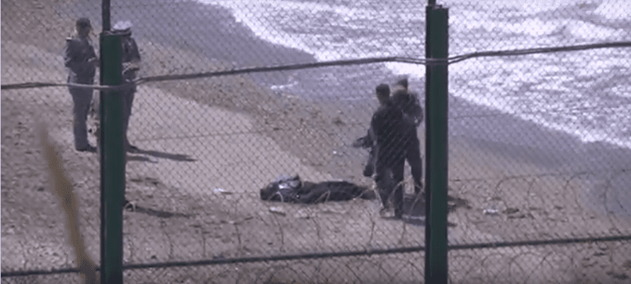 Sebta: découverte du cadavre d’un subsaharien rejeté par la mer du coté marocain de la frontière (vidéo)