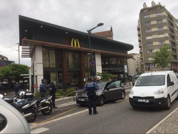 Grenoble: Explosion et incendie criminel dans un McDonald’s du quartier de l’Aigle