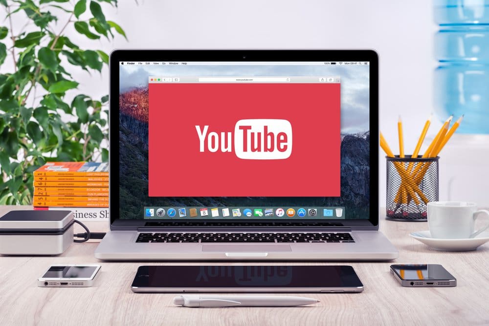 Youtube: Fond noir et texte blanc, pour le confort des yeux (explications)