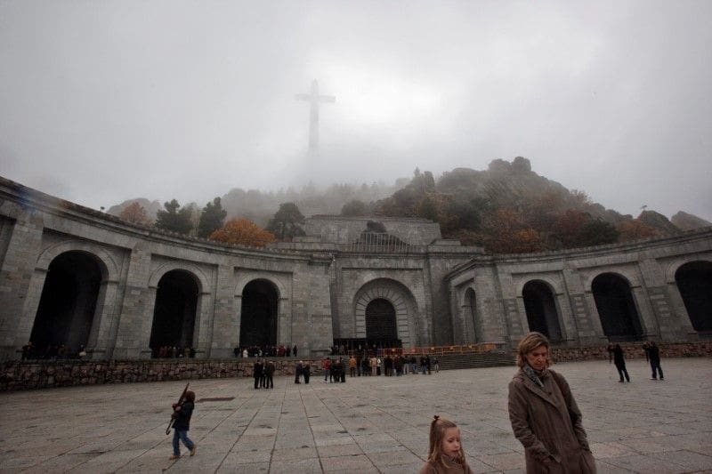 Espagne: Les députés approuvent une demande d’exhumer les restes de Franco
