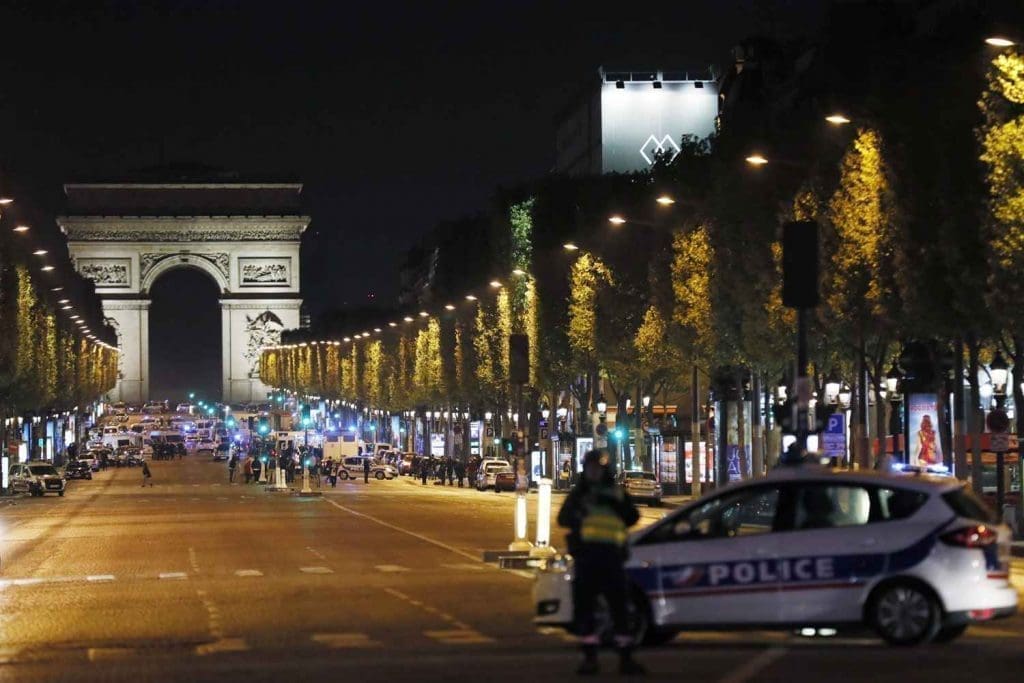 Attentat des Champs Elysées: Un homme dont l’ADN a été retrouvé sur l’arme, présenté à la justice
