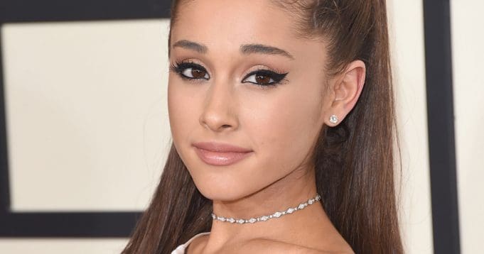 Attentat de Manchester: Ariana Grande aurait l’intention de payer pour les funérailles des victimes