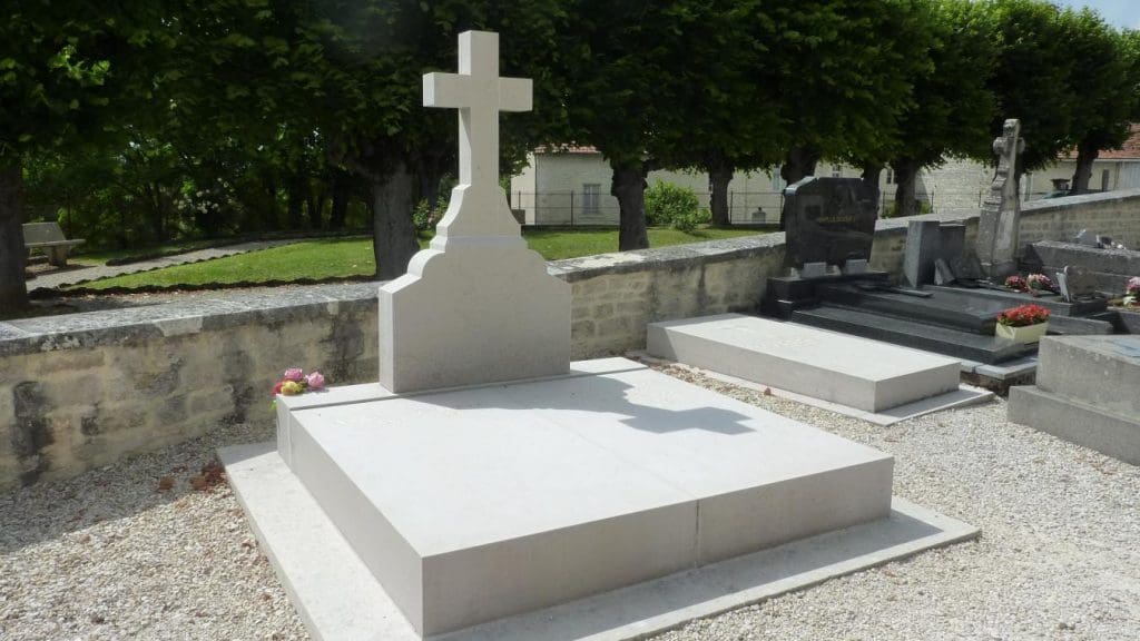 Tombe du général De Gaulle vandalisée: Deux personnes actuellement recherchées