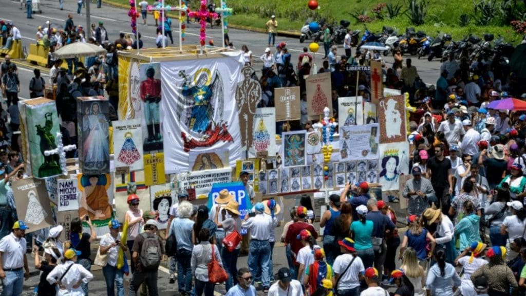Venezuela: Un sit in géant organisé à l’occasion du 45e jour de manifestations anti Maduro