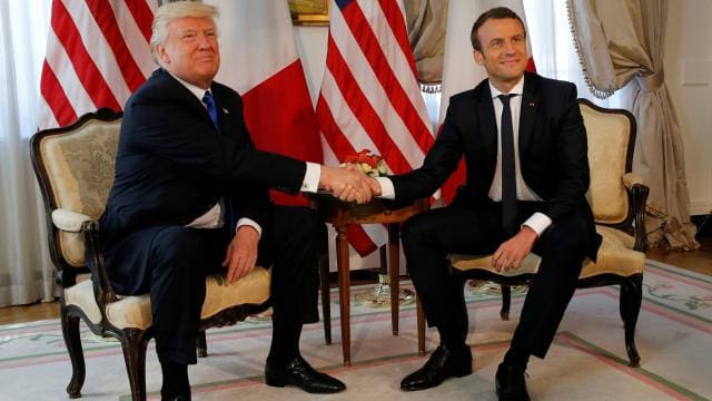 Bruxelles: Emmanuel Macron et Donald Trump se rencontrent pour la première fois