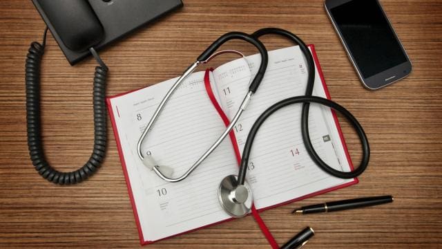 Un médecin autrichien soupçonné d’avoir abusé d’au moins 95 garçons