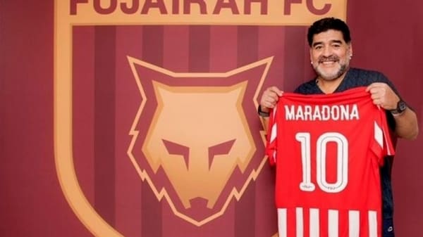 Emirates Arabes Unis: Diego Maradona nouvel entraineur d’Al Fujairah SC, un club de 2ème division (photo)