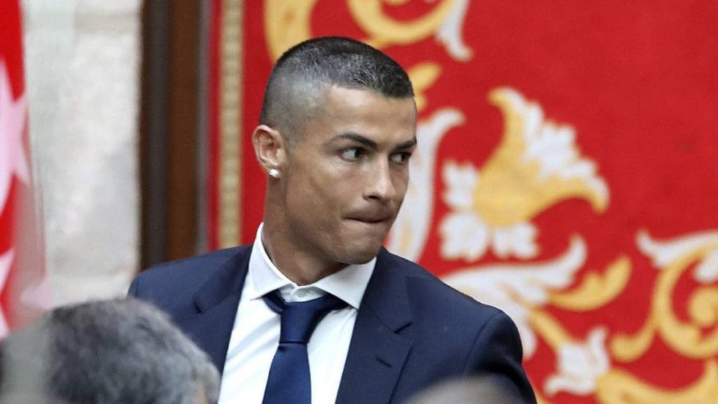 Plainte déposée contre Cristiano Ronaldo: Il aurait dissimulé 14,7 millions d’euros au fisc
