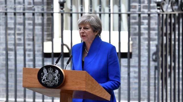 Theresa May annonce la formation d’un nouveau gouvernement