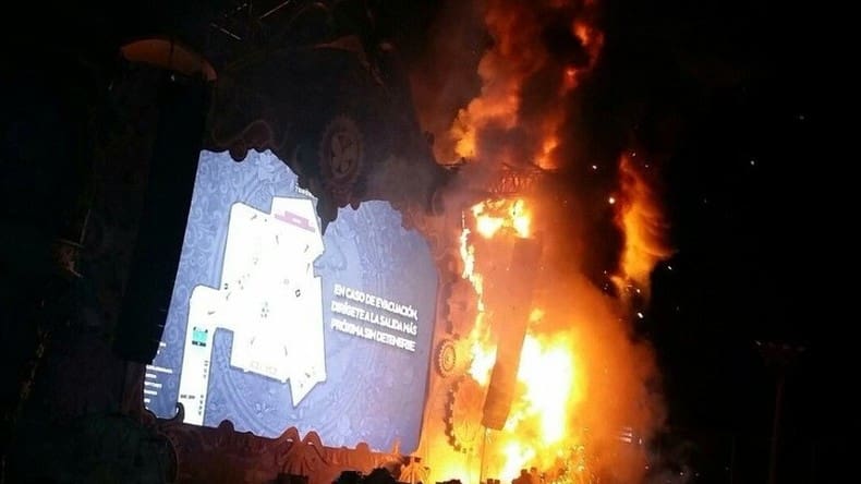 22000 personnes évacuées après un incendie sur la scène d’un festival de musique électronique (vidéo)