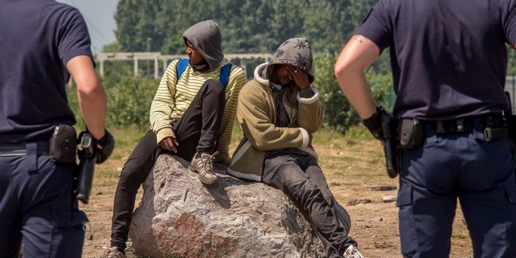 Human Rights Watch: Les migrants à Calais régulièrement victimes de gaz poivre