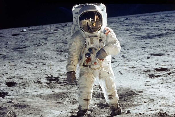 De la poussière de lune vendue aux enchères, 48 ans après la mission Apollo 11