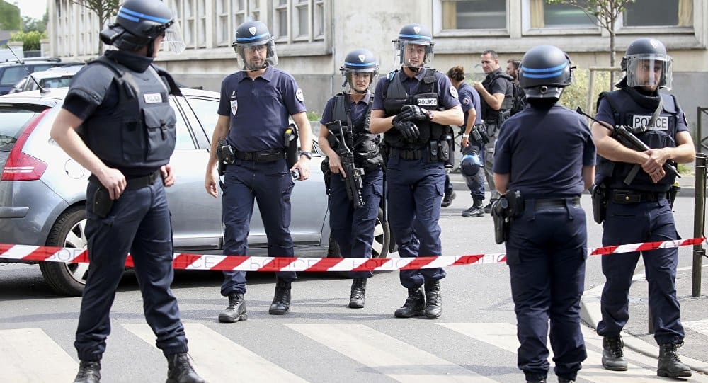 France: Une voiture percute la devanture d’une pizzeria en seine et marne , une adolescente tuée