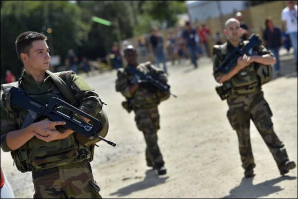 France: Une voiture fonce sur des militaires faisant six blessés à Levallois Perret