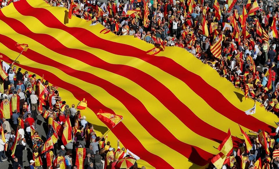 Catalogne: Le parti de Carles Puigdemont participe aux élections régionales convoquées par Rajoy