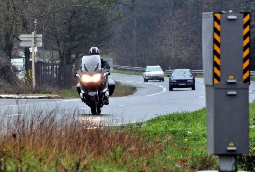 Insolite : un motard, 156 fois flashé par le même radar mais jamais identifié
