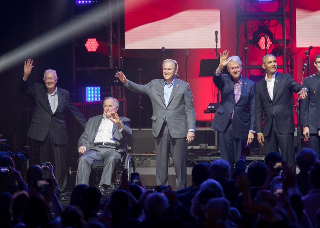 Obama, Clinton, Bush et Carter ensemble pour un concert de charité