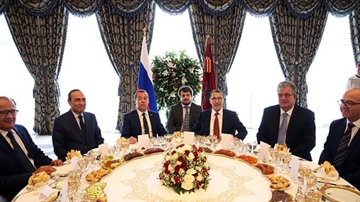 Le Roi Mohammed VI offre un déjeuner en l’honneur de Medvedev